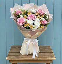 Букет цветов из:  Гвоздики, Орхидеи и Розы в Комсомольске Ивановской области