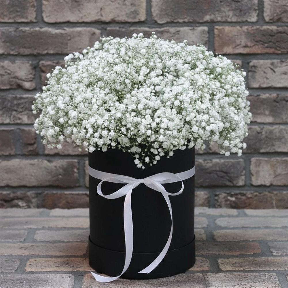 Цветочная композиция из Гипсофила в шляпной коробке в Комсомольске Ивановской области