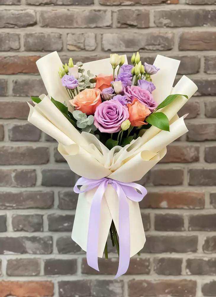 Букет цветов из: Лизиантусы и Розы в Комсомольске Ивановской области