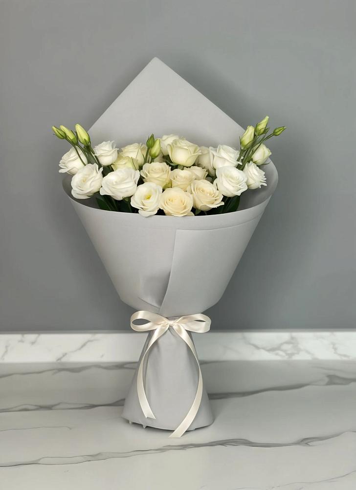 Букет цветов из: Розы и Лизиантусы в Комсомольске Ивановской области