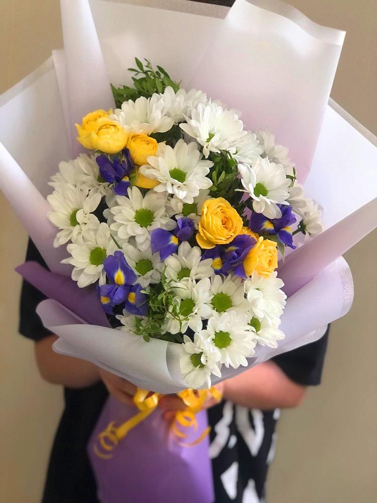Букет цветов из: Ирисы, Хризантемы и Розы в Комсомольске Ивановской области