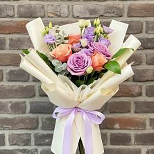 Букет цветов из:  Лизиантусы и Розы в Комсомольске Ивановской области