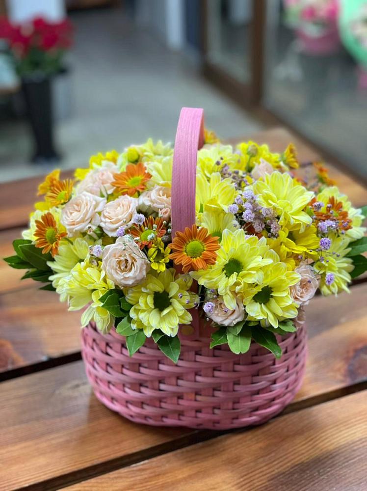 Цветочная композиция из Хризантемы и Розы в корзине в Комсомольске Ивановской области