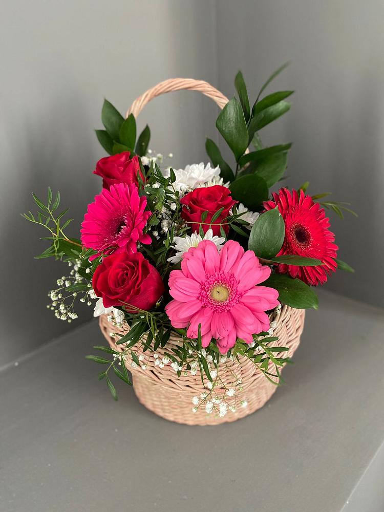Цветочная композиция из Розы, Хризантемы и Герберы в корзине в Комсомольске Ивановской области