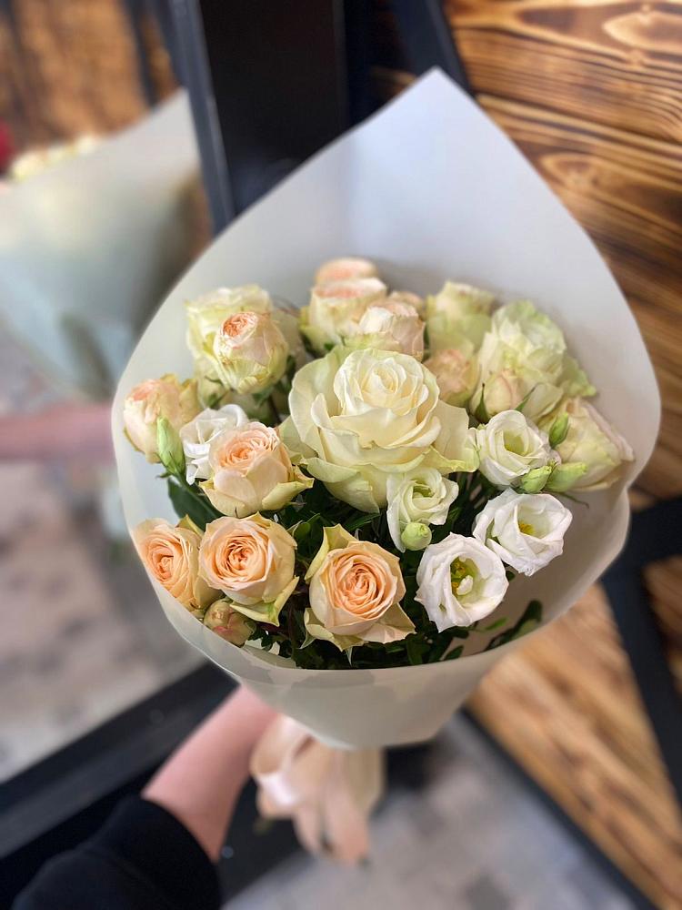 Букет цветов из: Розы и Лизиантусы в Комсомольске Ивановской области